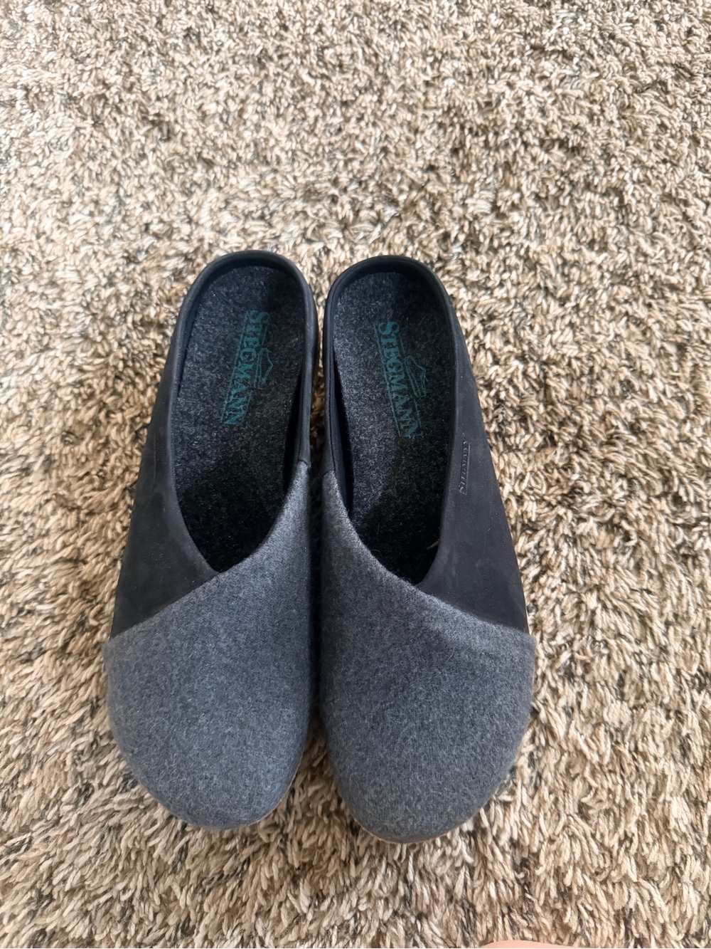 Slip-On Felt Clogs — Gray and Black